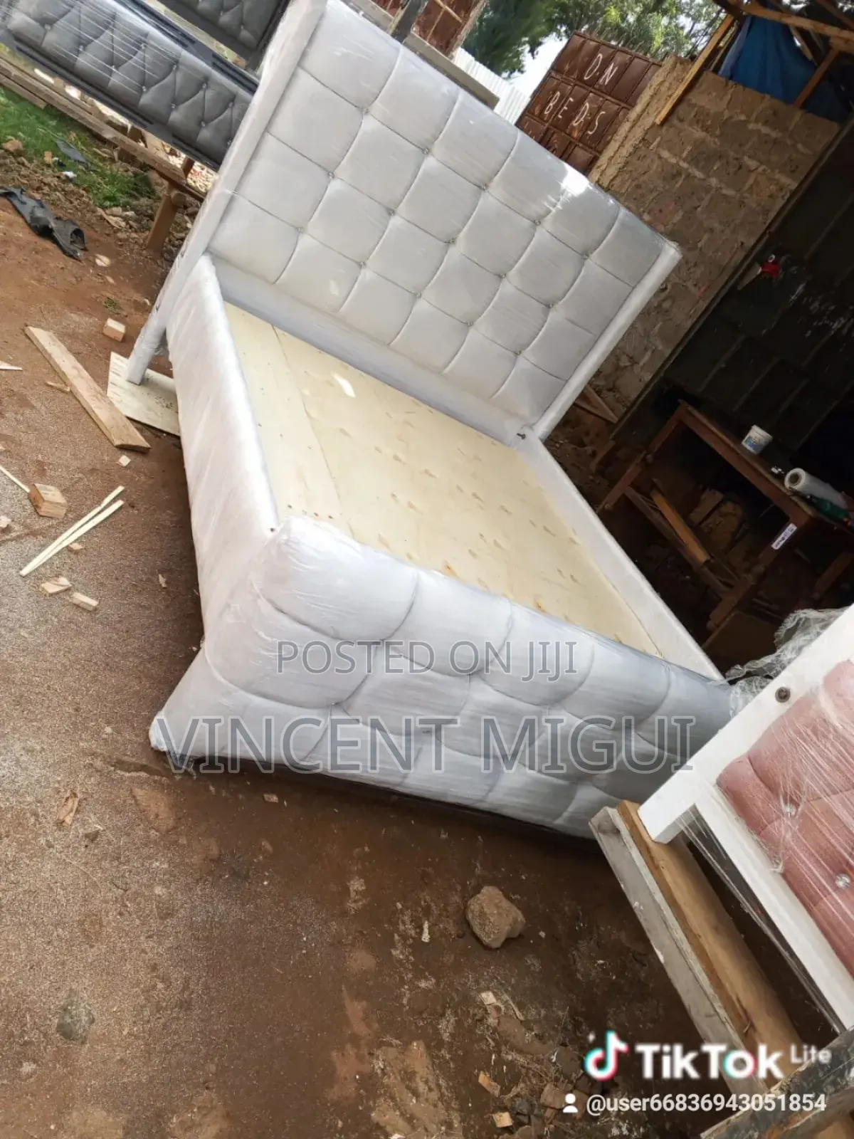 5x6 Chester Bed