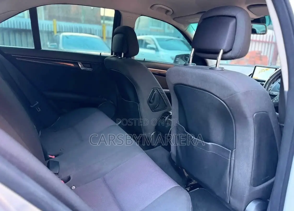 Mercedes-Benz C200 2010 Silver