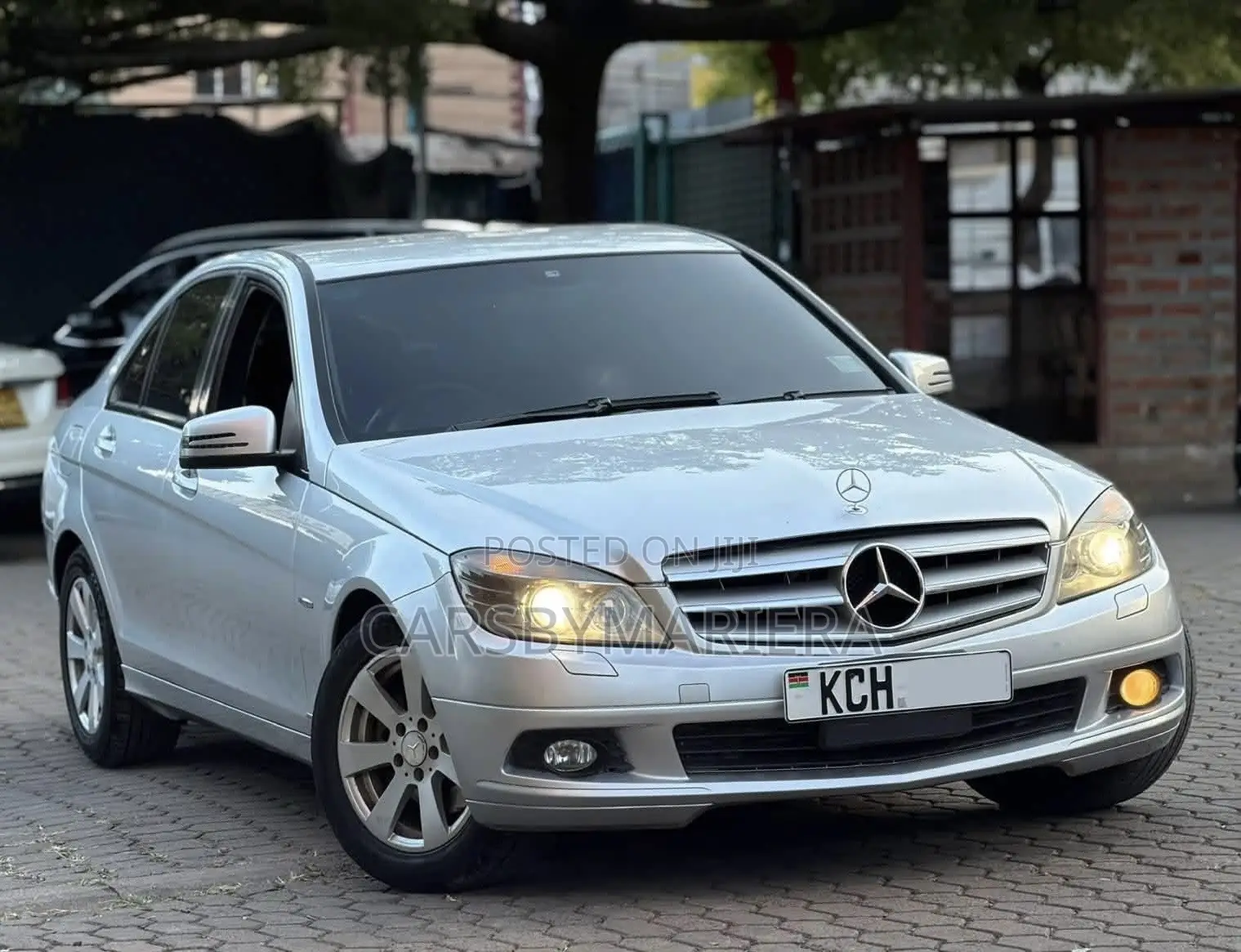 Mercedes-Benz C200 2010 Silver
