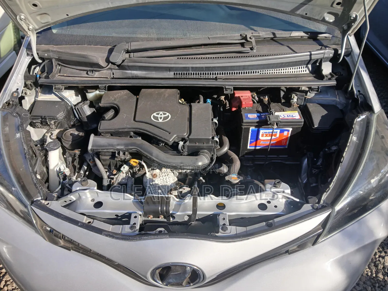 Toyota Vitz 2016 Silver