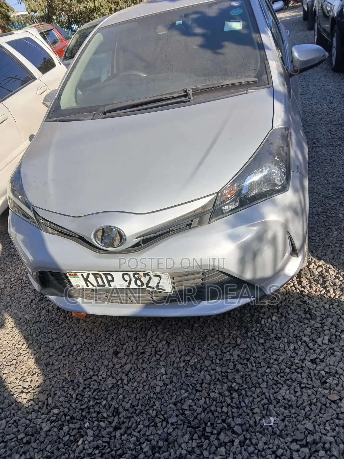Toyota Vitz 2016 Silver