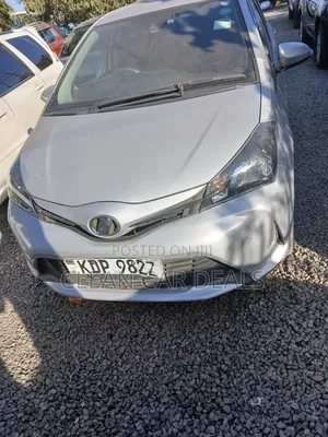 Toyota Vitz 2016 Silver