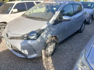 Toyota Vitz 2016 Silver