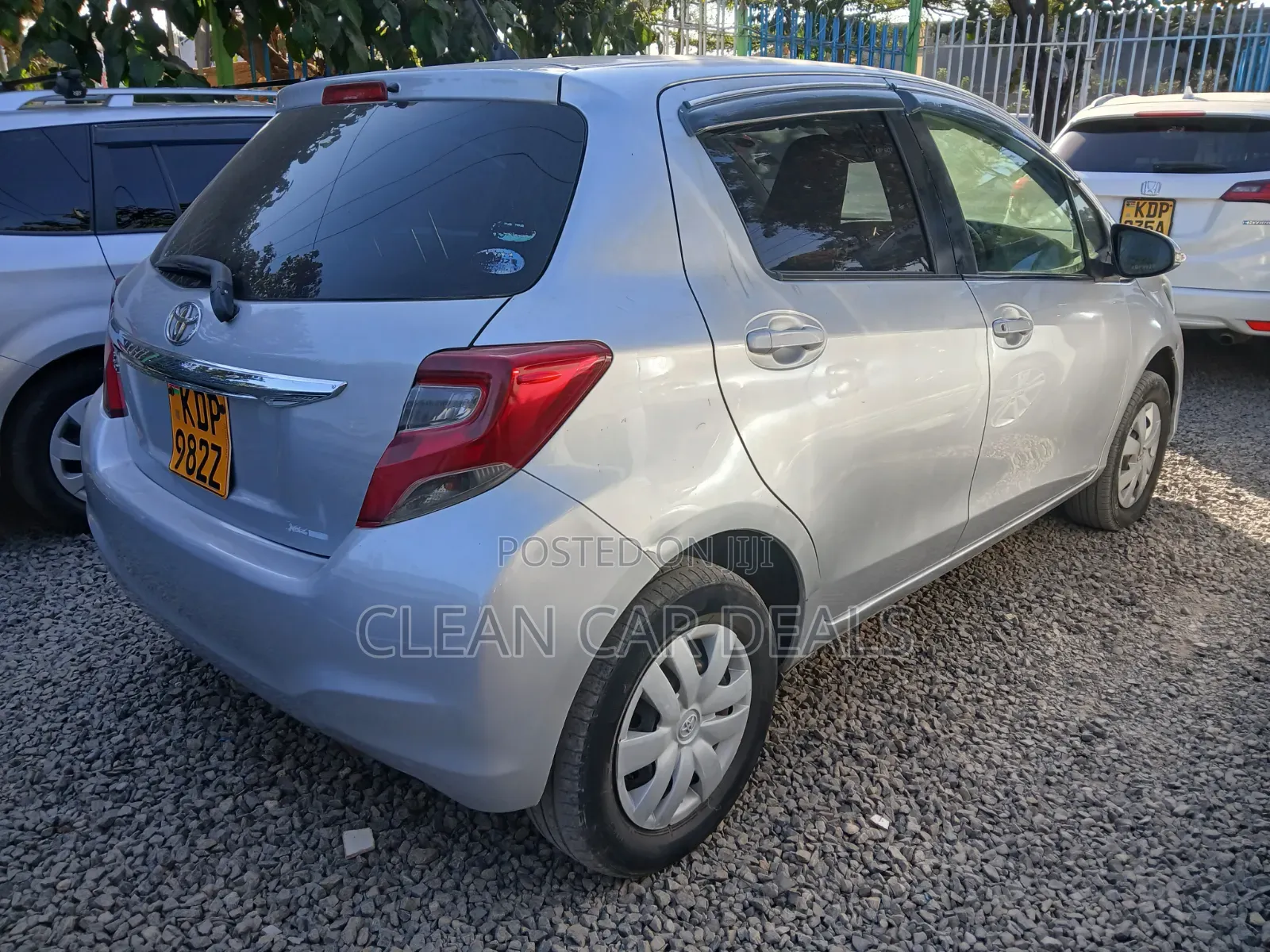Toyota Vitz 2016 Silver