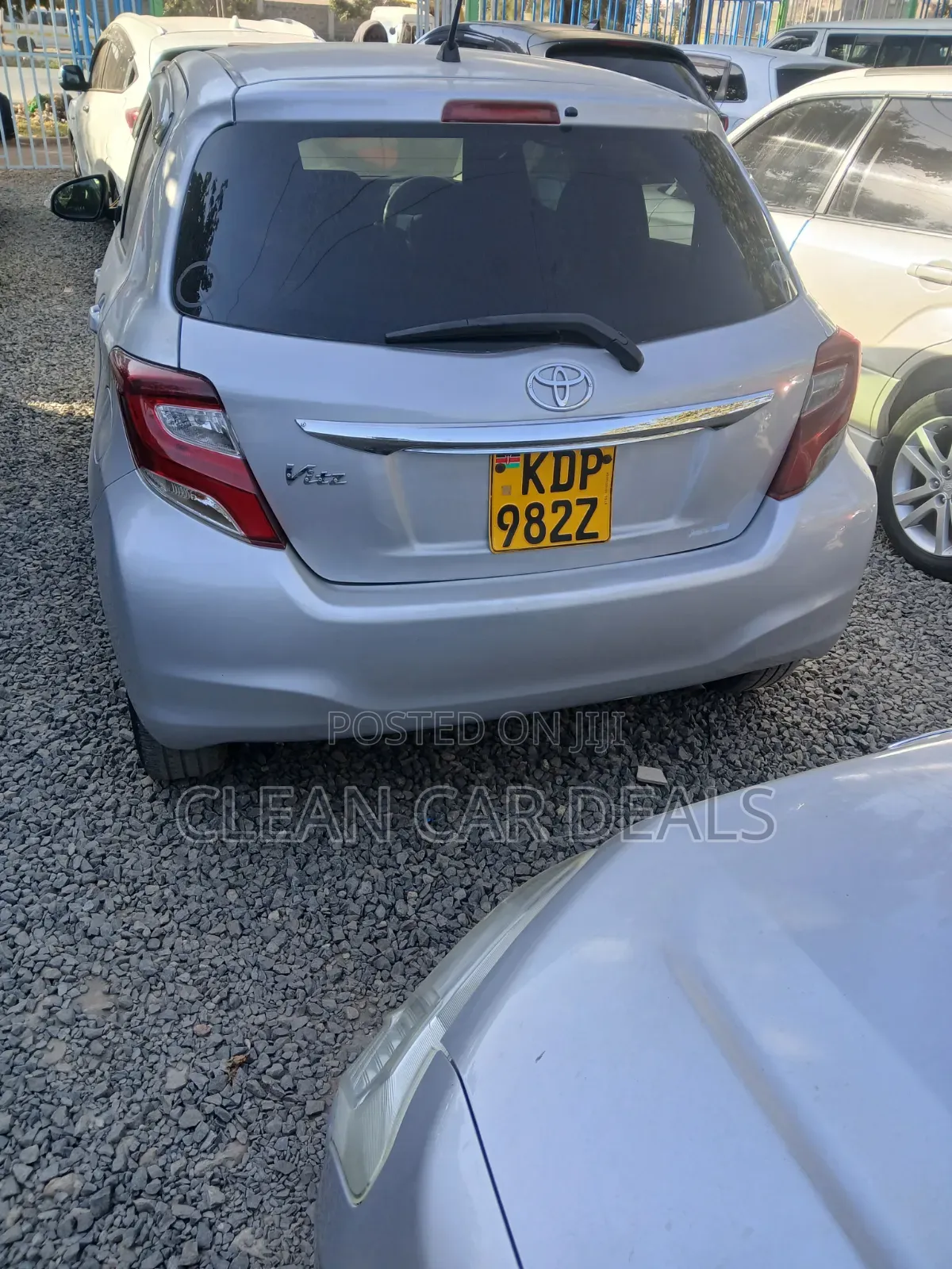 Toyota Vitz 2016 Silver