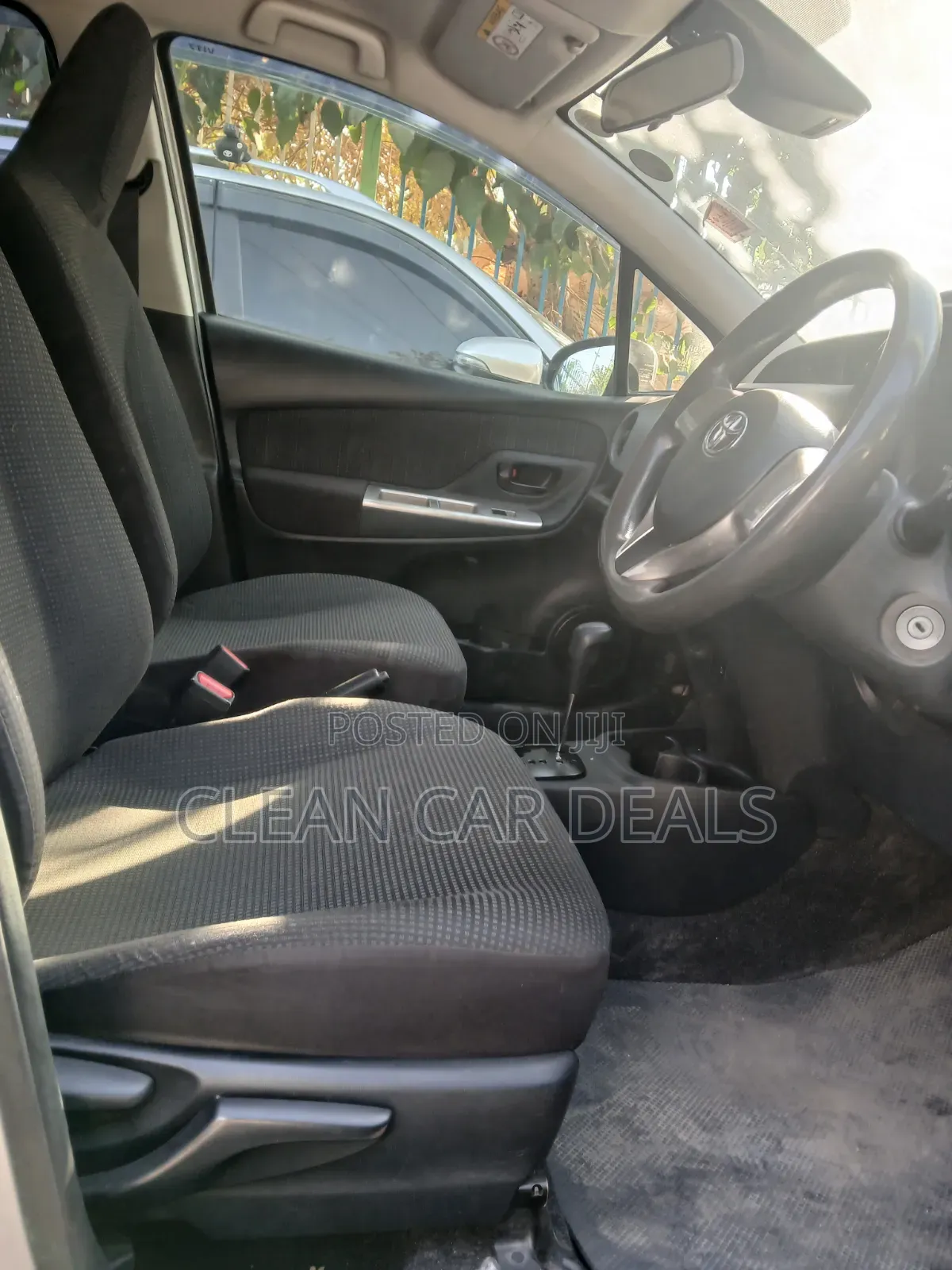 Toyota Vitz 2016 Silver