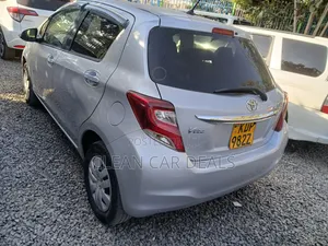 Toyota Vitz 2016 Silver