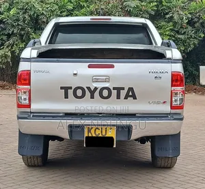 Toyota Hilux 2013 Silver