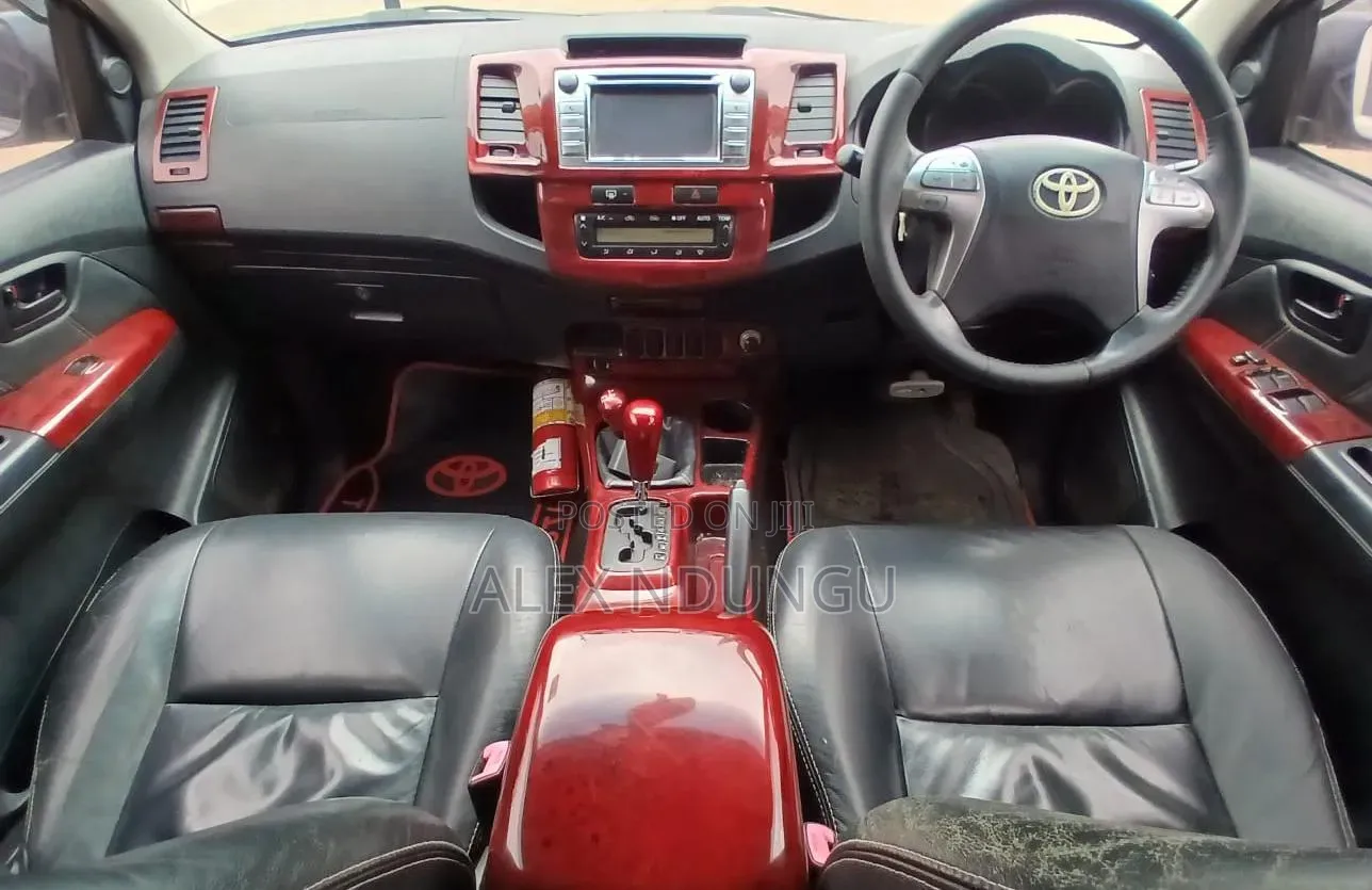 Toyota Hilux 2013 Silver