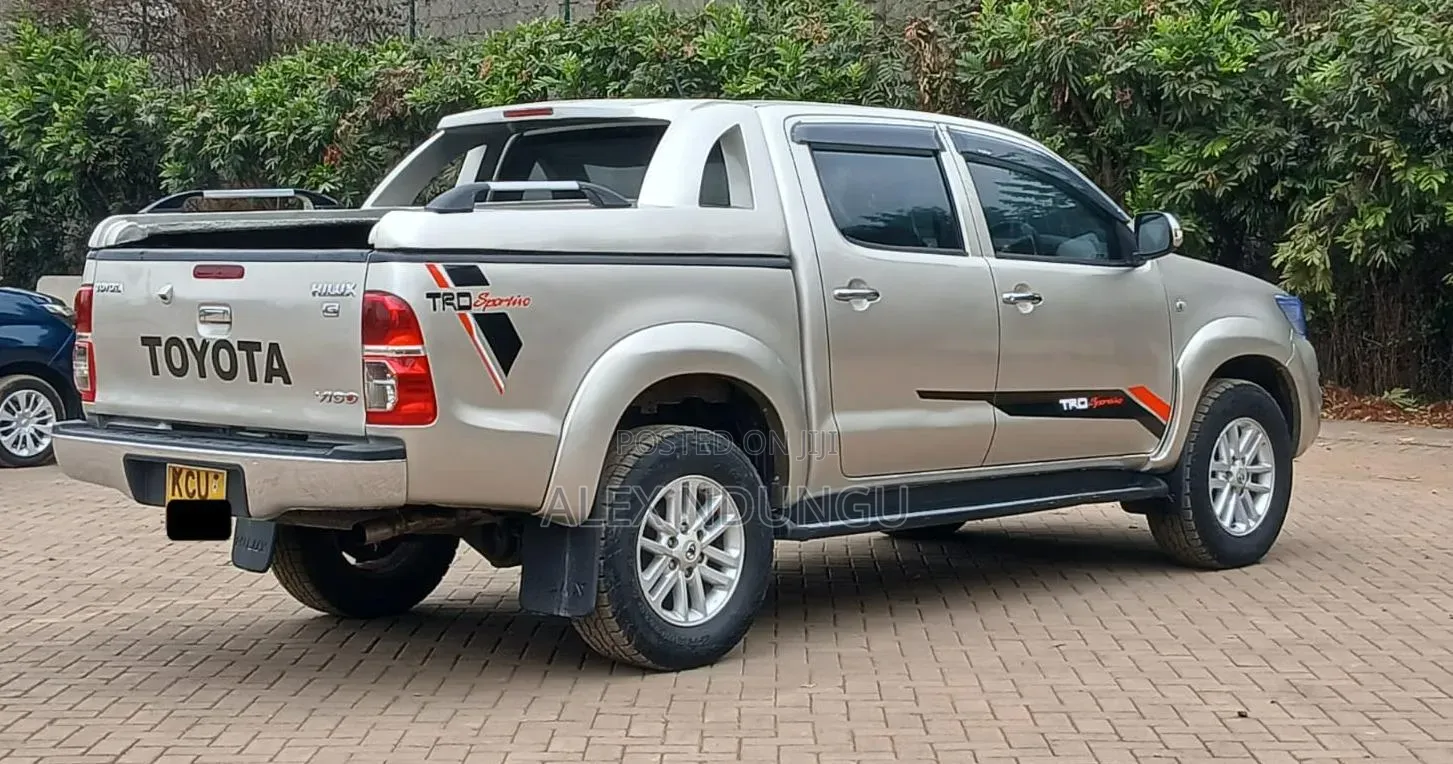 Toyota Hilux 2013 Silver
