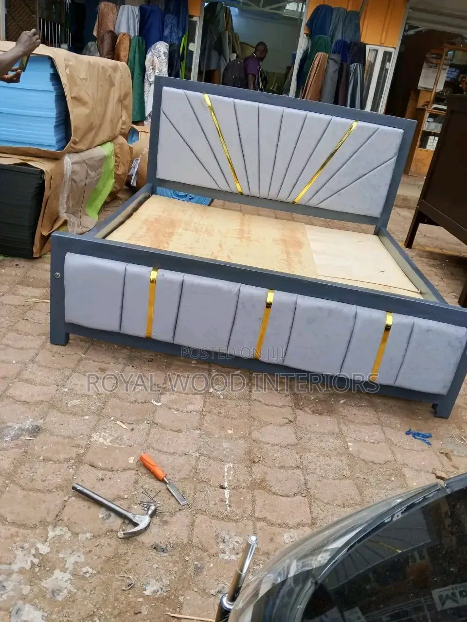 Dreamora Modern Bed