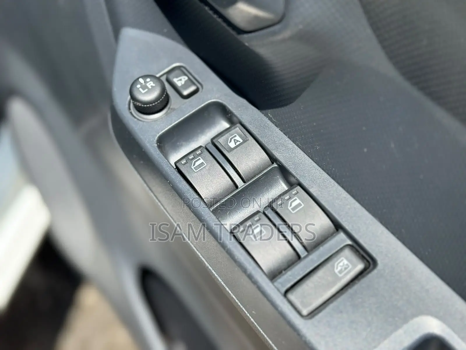 Daihatsu Mira 2019