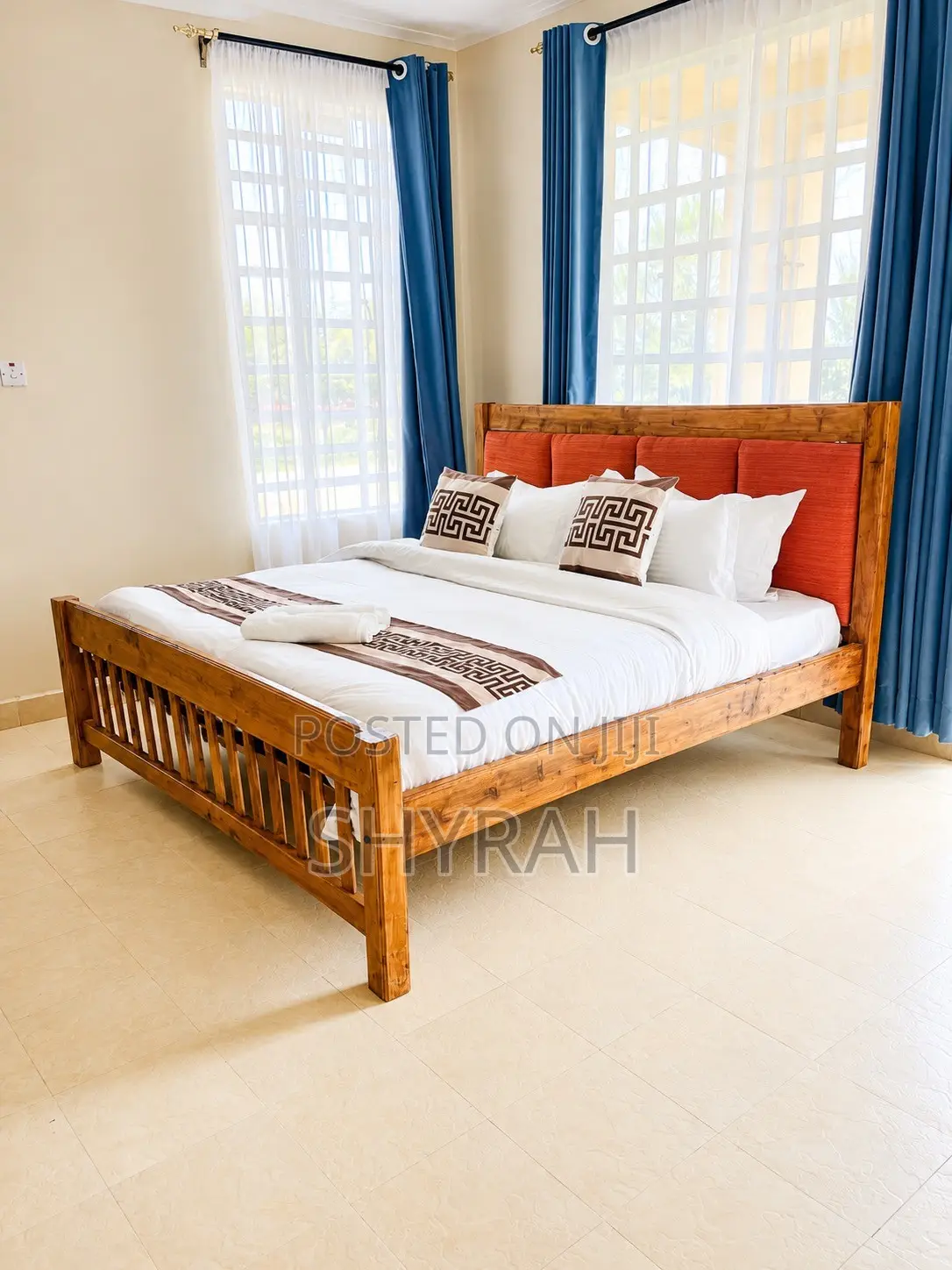 Airbnb 4 Bedroom Villa With a Pool and Lake Accesss