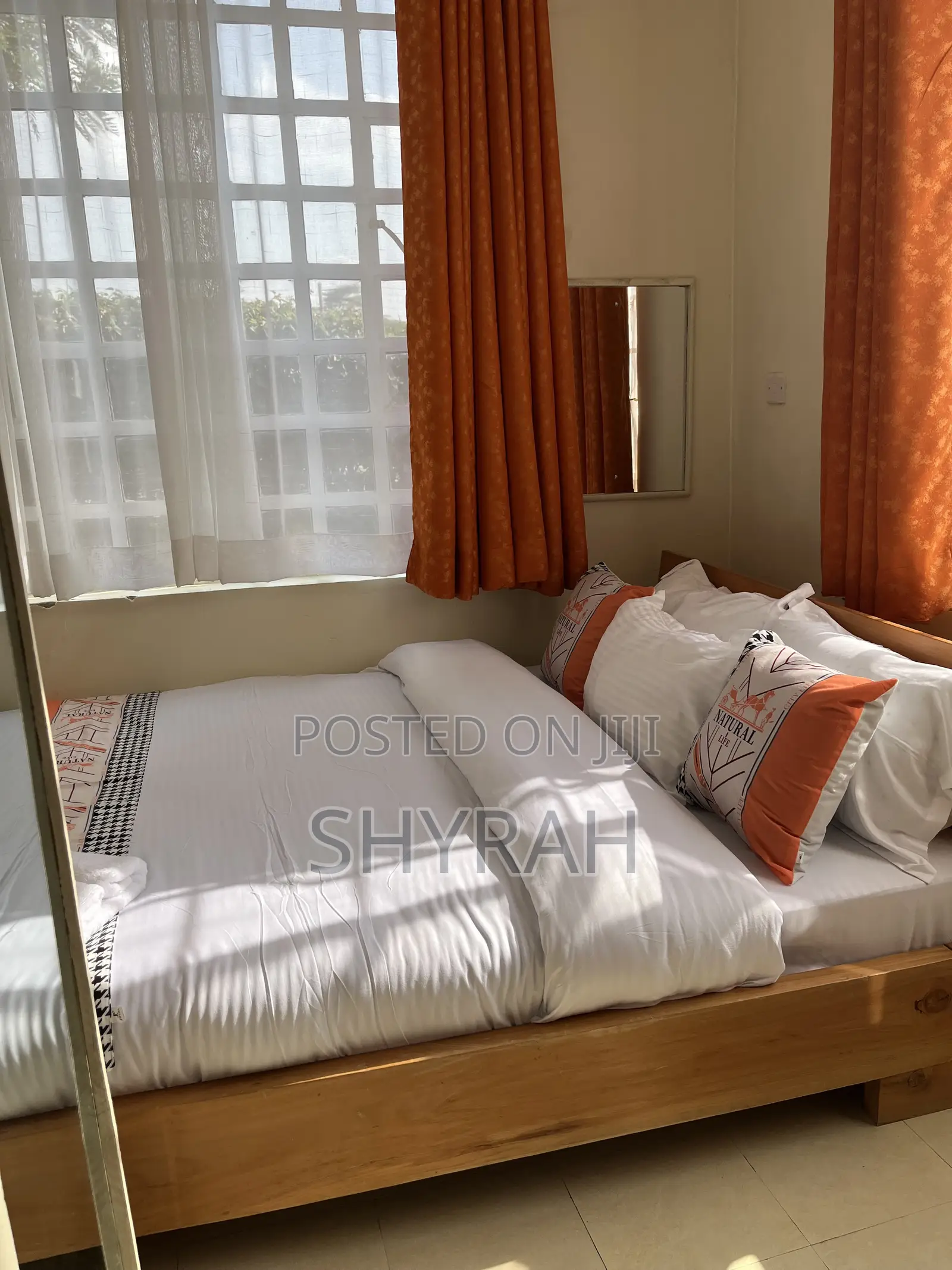 Airbnb 4 Bedroom Villa With a Pool and Lake Accesss