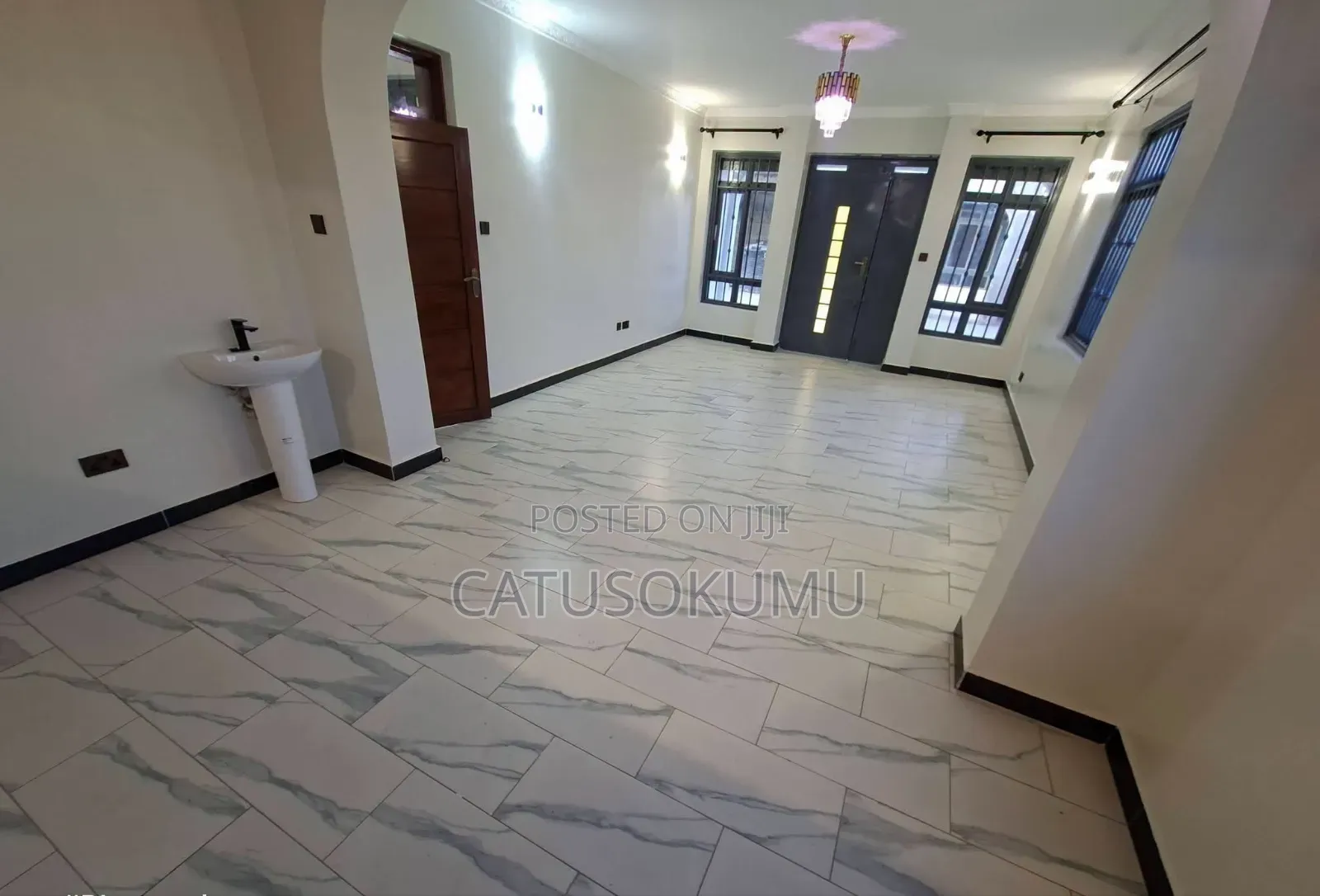 5bdrm Maisonette in Syokimu, Gateway Mall Area for rent