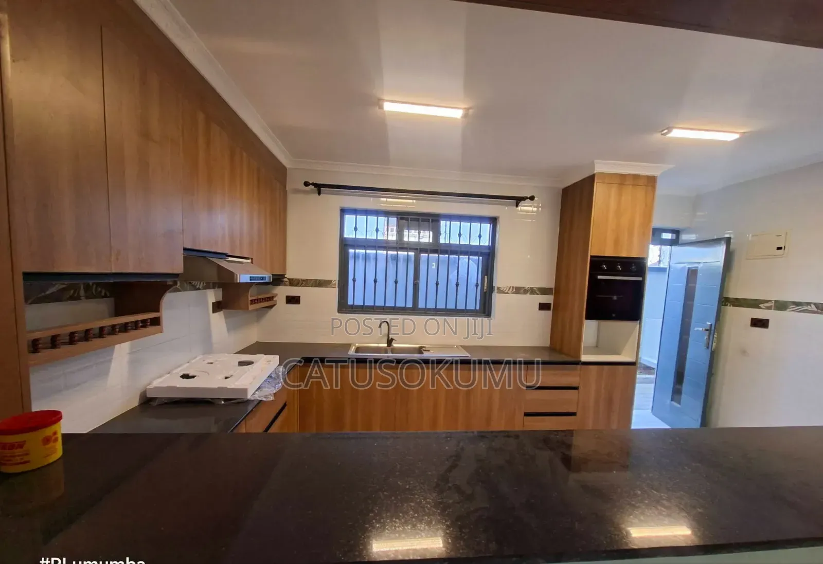 5bdrm Maisonette in Syokimu, Gateway Mall Area for rent