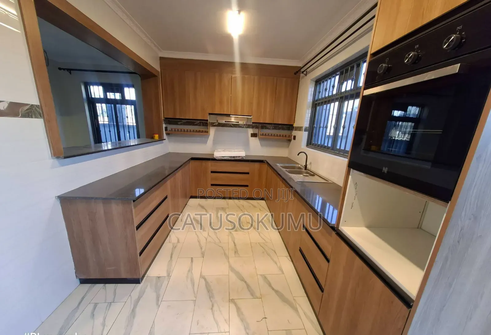 5bdrm Maisonette in Syokimu, Gateway Mall Area for rent