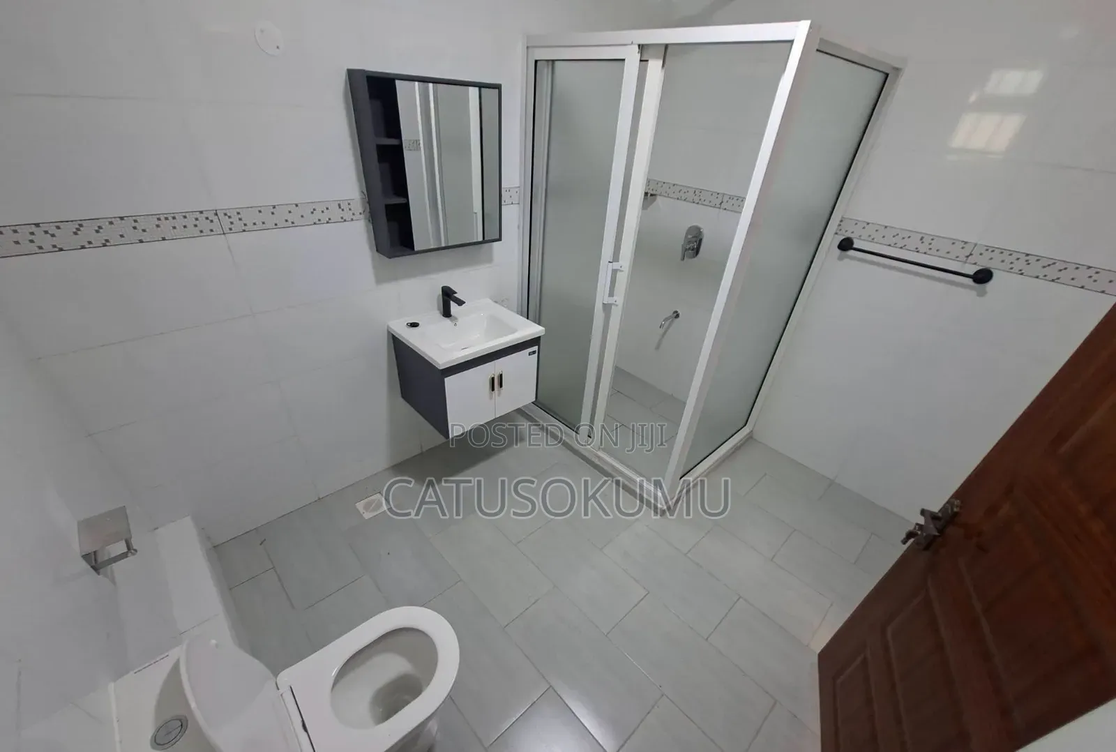 5bdrm Maisonette in Syokimu, Gateway Mall Area for rent