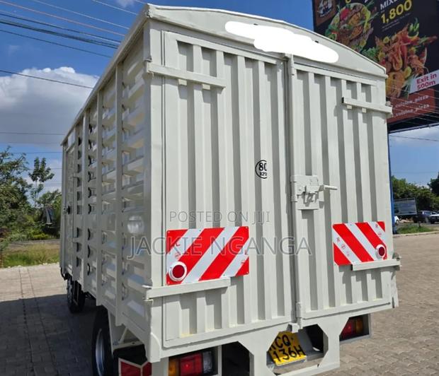 Isuzu NKR Local 2018 White - thumbnail 3