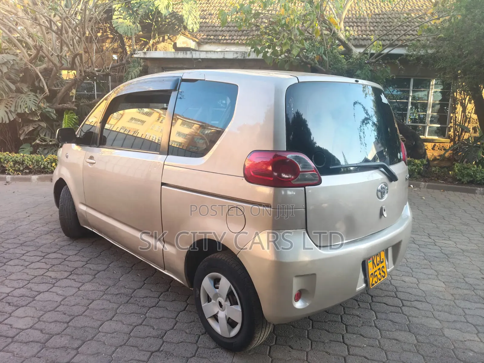 Toyota Porte 2009 Beige