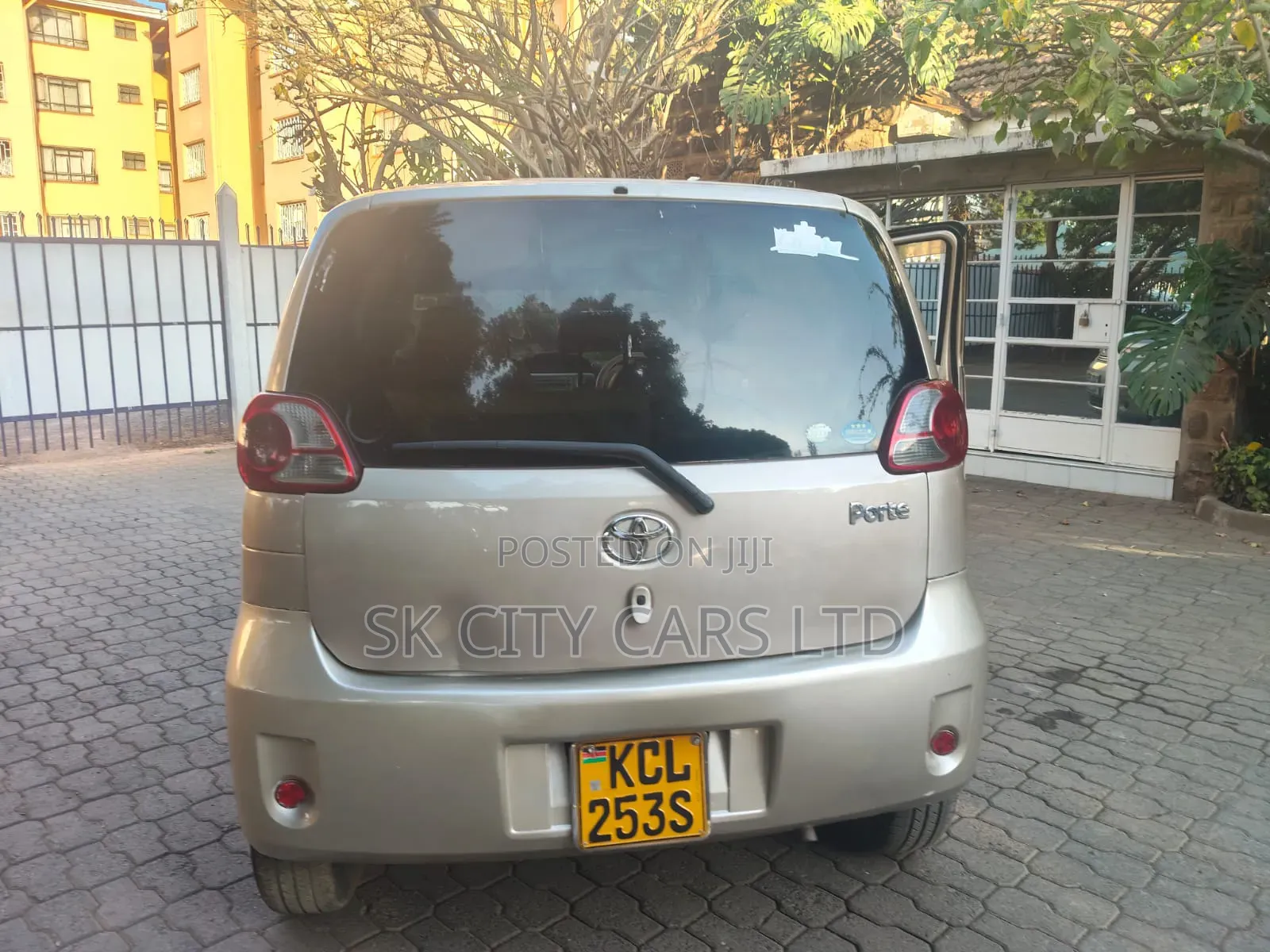 Toyota Porte 2009 Beige