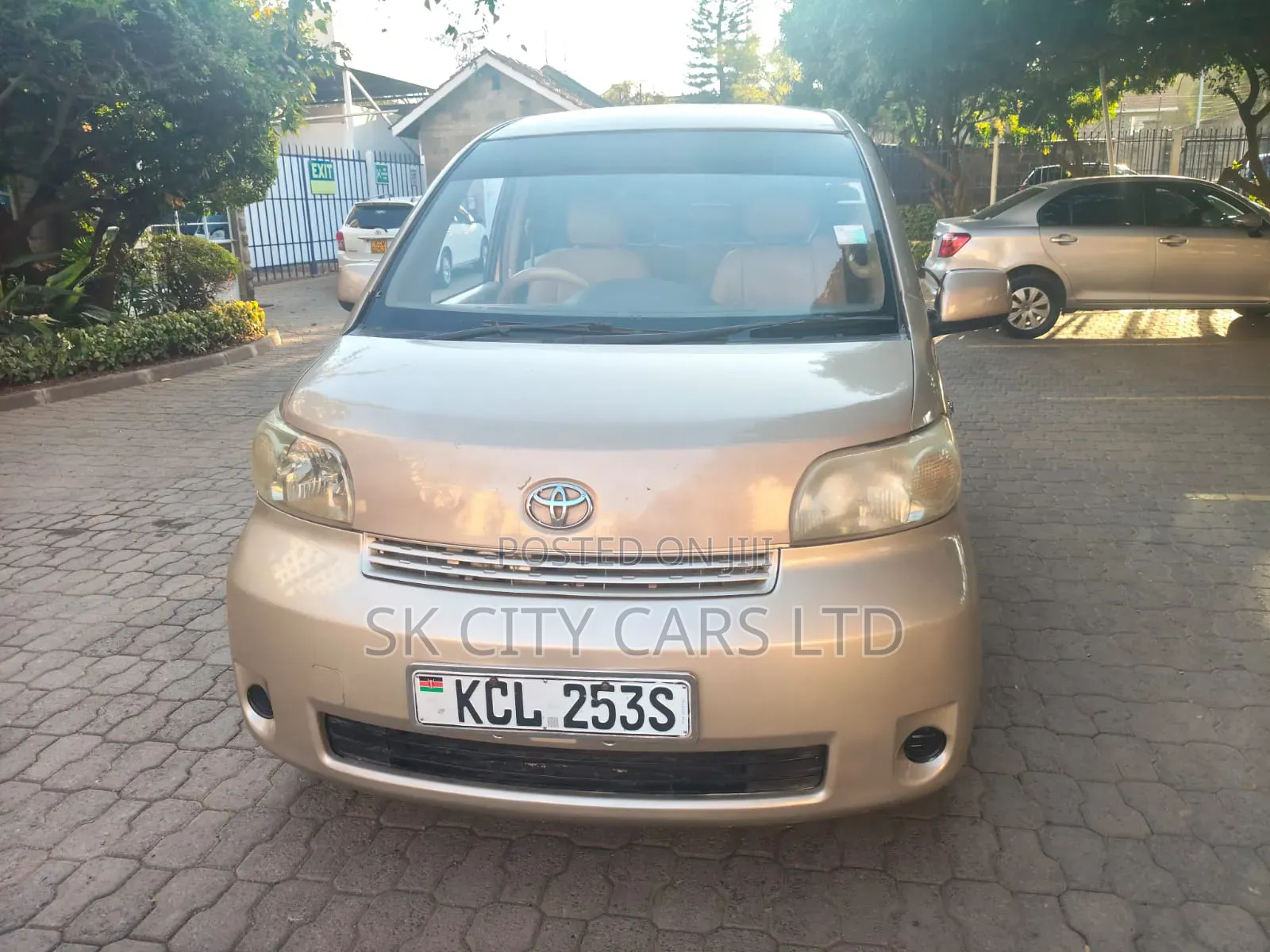 Toyota Porte 2009 Beige