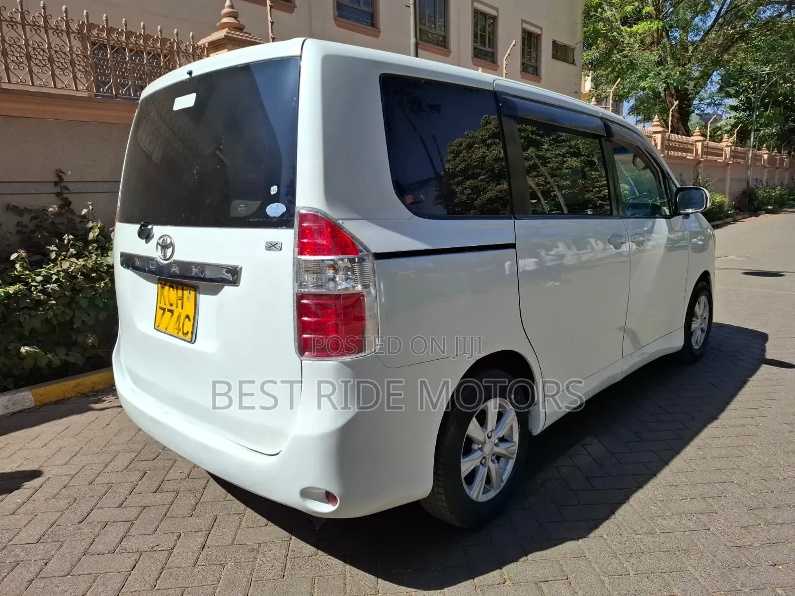Toyota Noah 2009 White