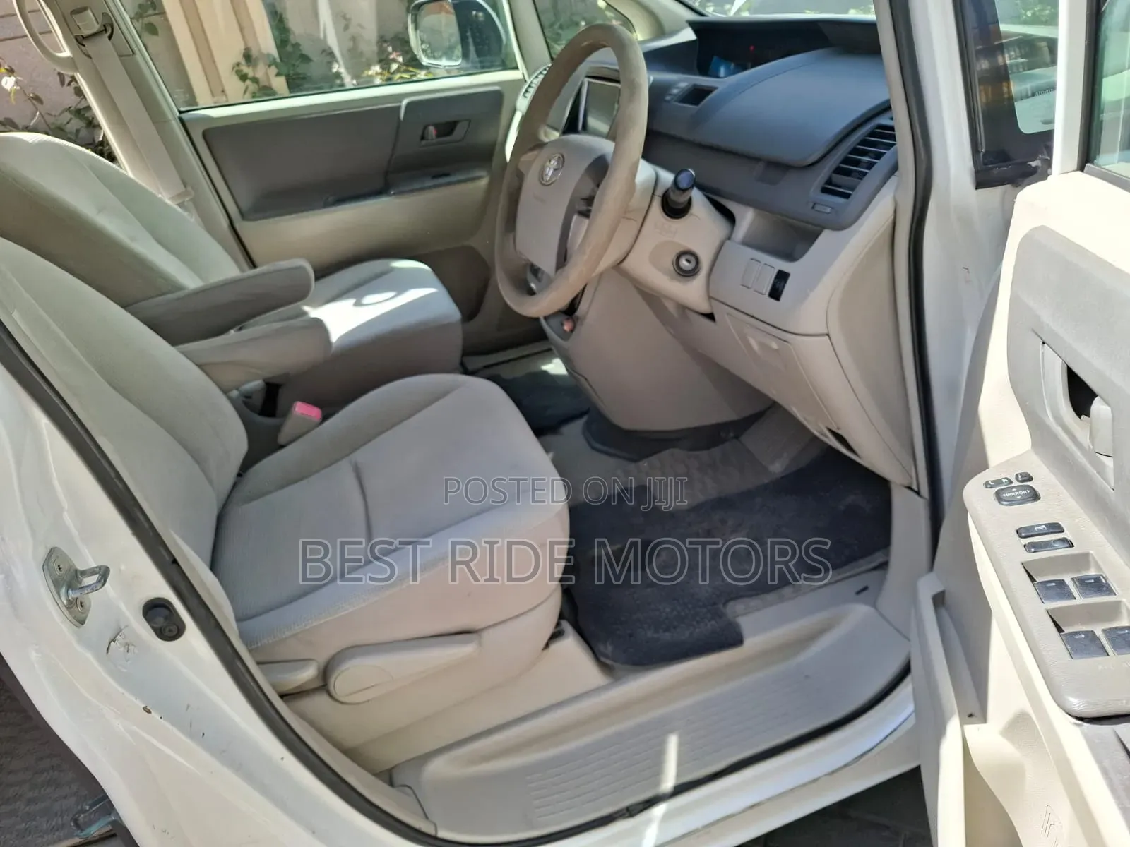 Toyota Noah 2009 White