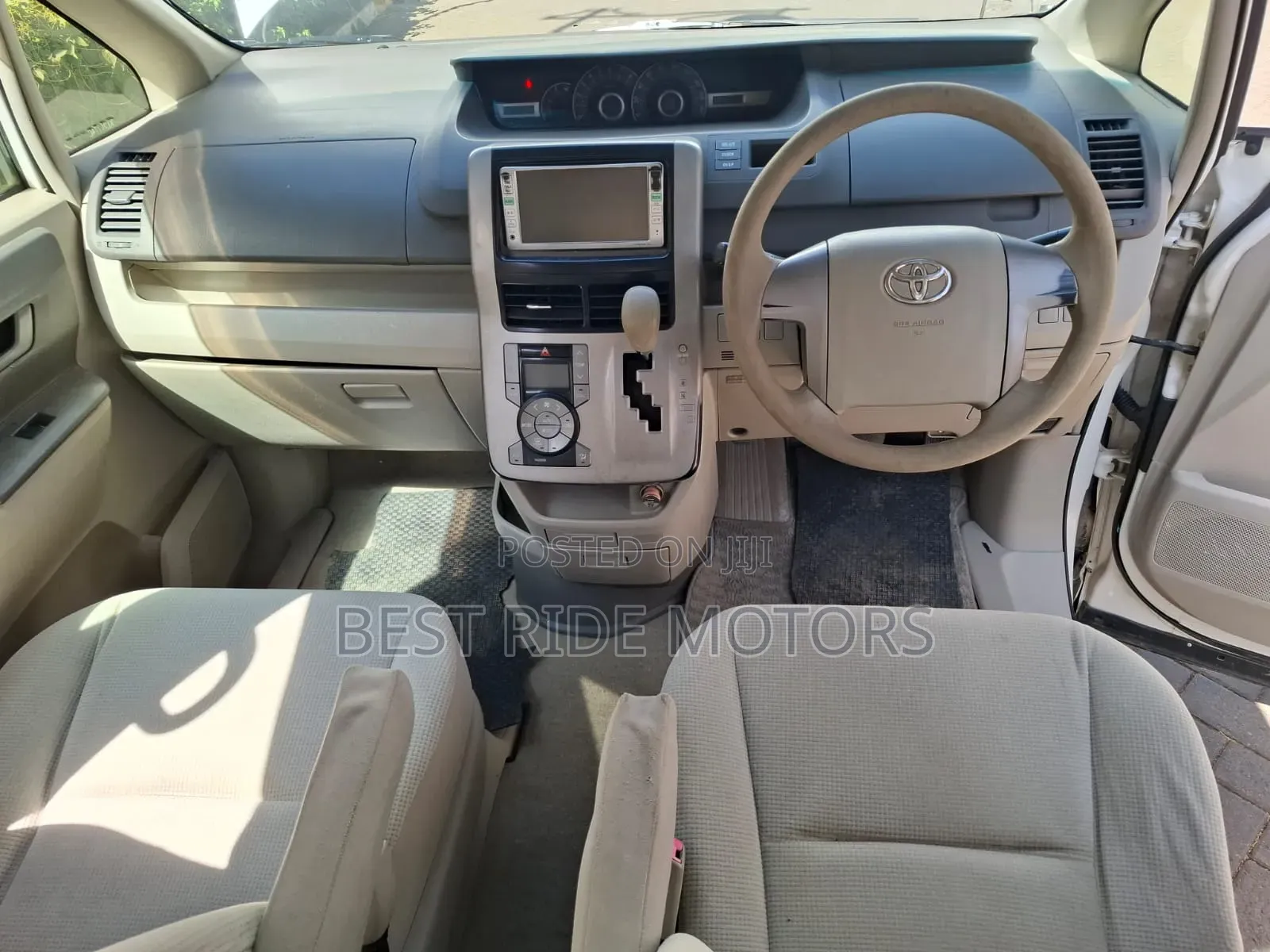 Toyota Noah 2009 White