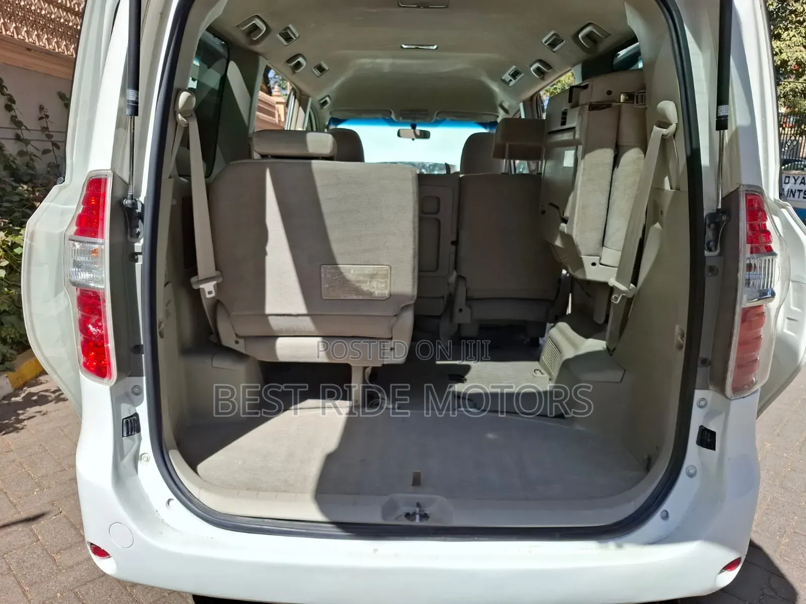 Toyota Noah 2009 White