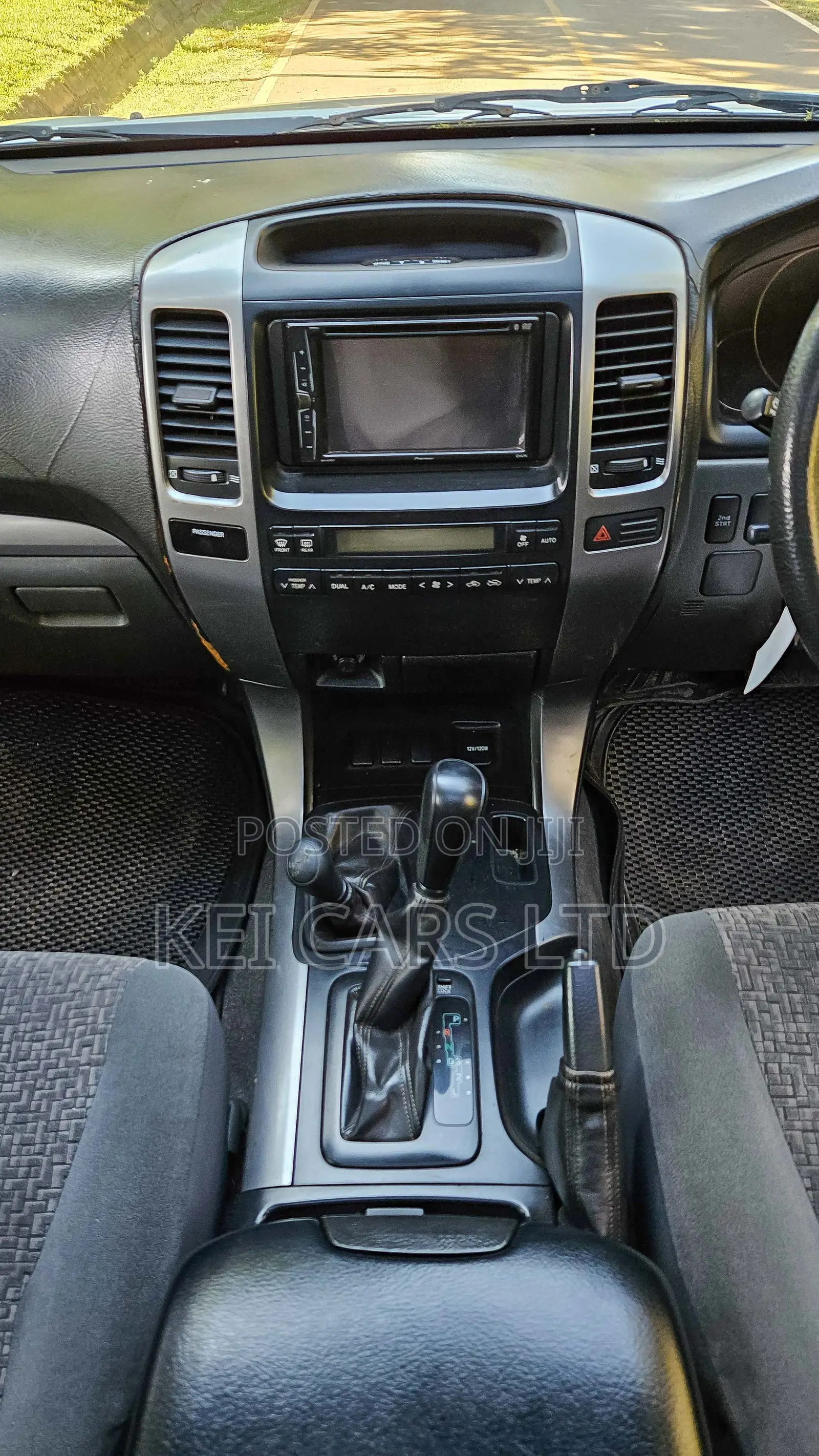 Toyota Land Cruiser 2004 Silver