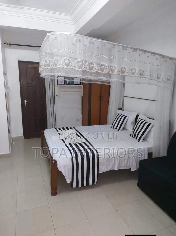 White Two Stand Rail Mosquito Nets With Floating Rail