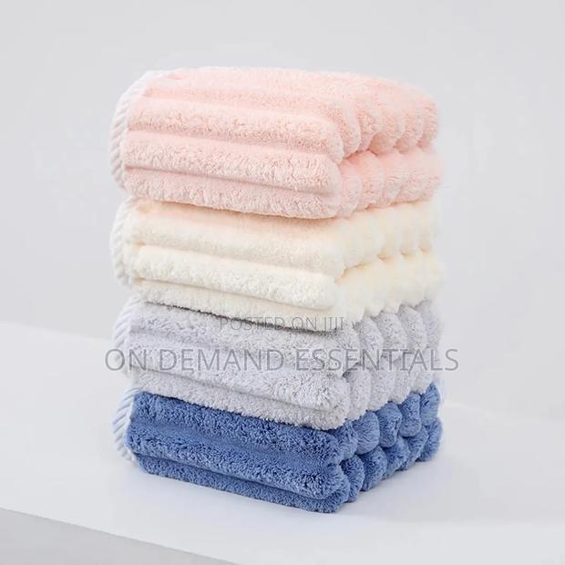  Microfiber Hand/Kitchen Towels 
35cm by 75cm - thumbnail 6