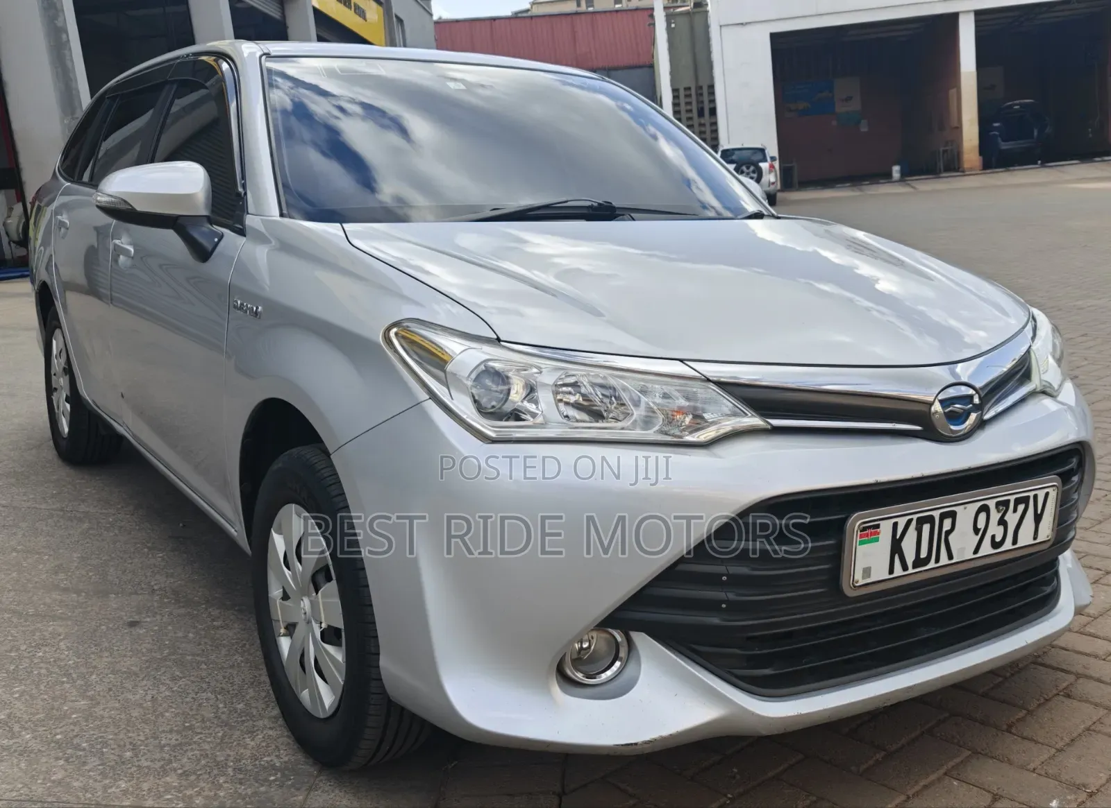 Toyota Corolla Fielder 1.5 Hybrid FWD 2017 Silver