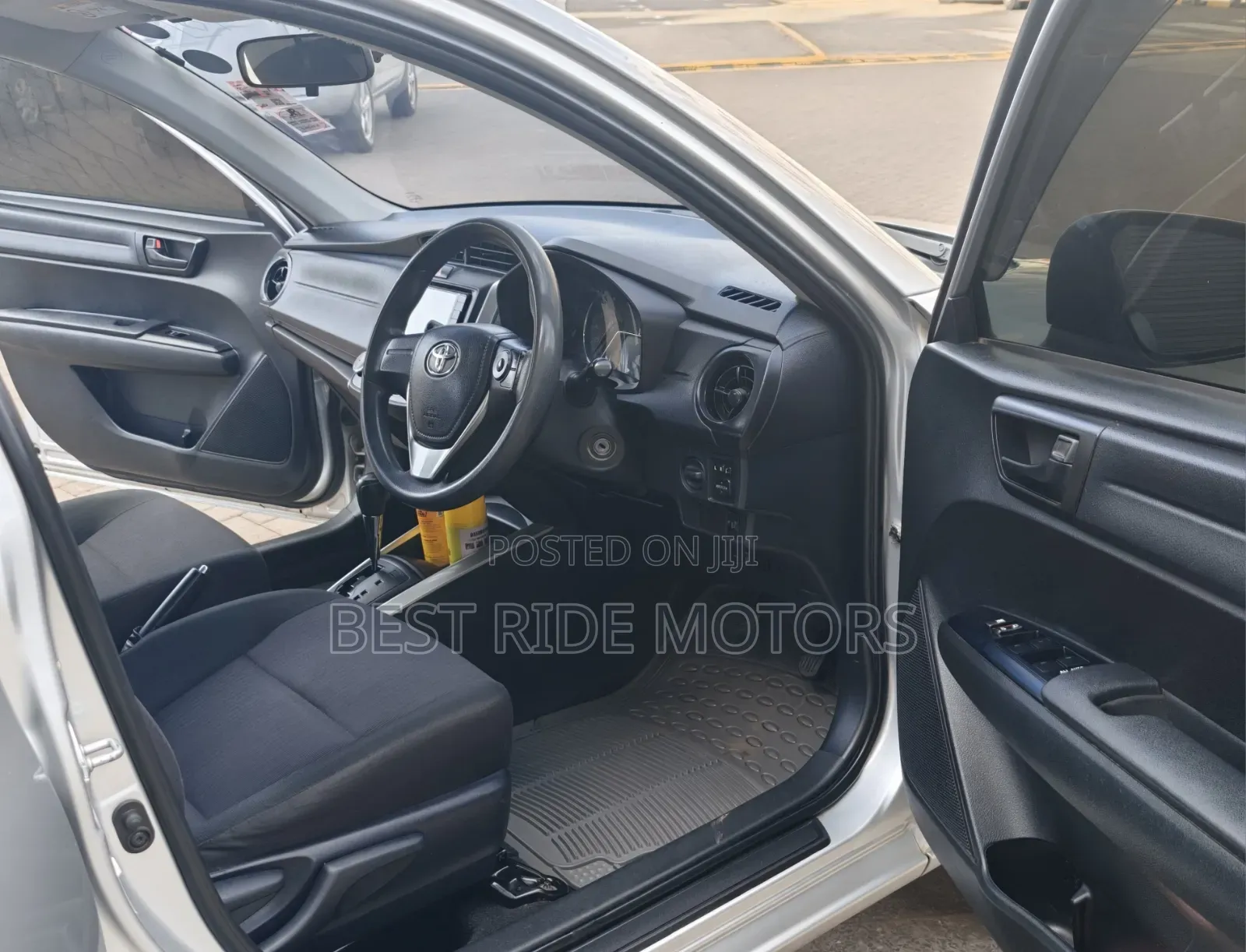 Toyota Corolla Fielder 1.5 Hybrid FWD 2017 Silver