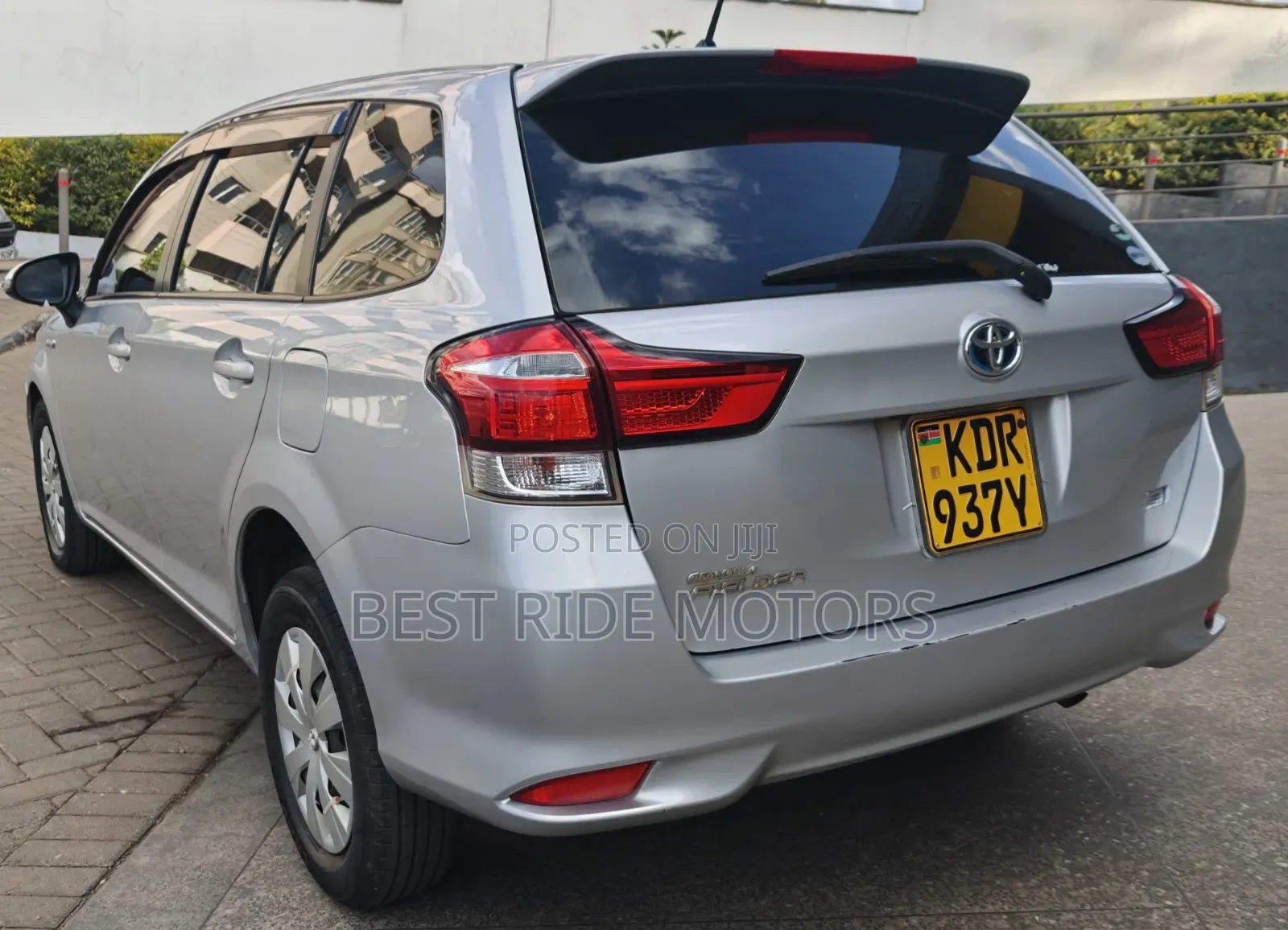 Toyota Corolla Fielder 1.5 Hybrid FWD 2017 Silver
