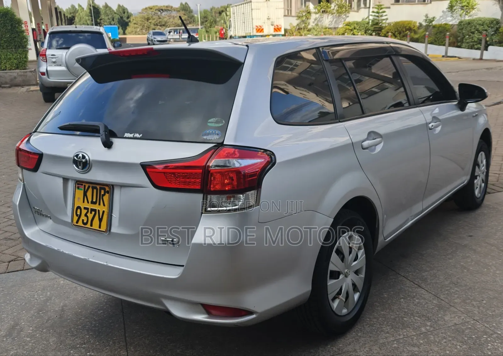 Toyota Corolla Fielder 1.5 Hybrid FWD 2017 Silver