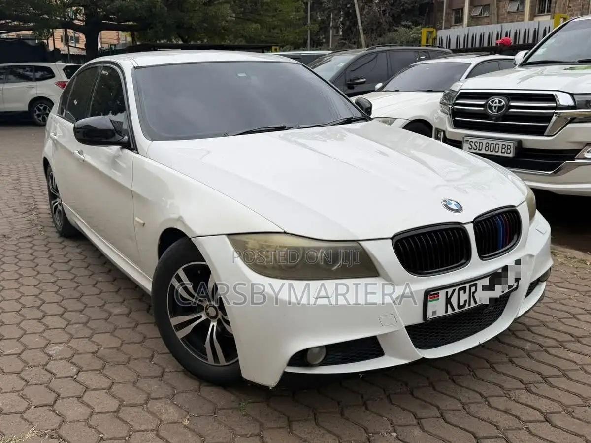 BMW 320i 2011 White
