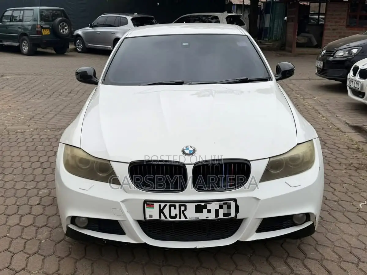 BMW 320i 2011 White