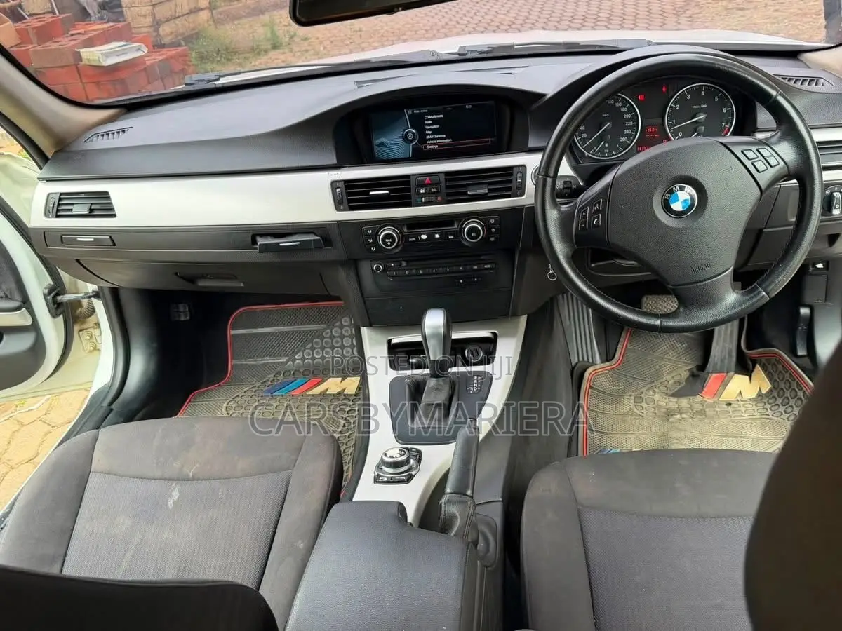 BMW 320i 2011 White