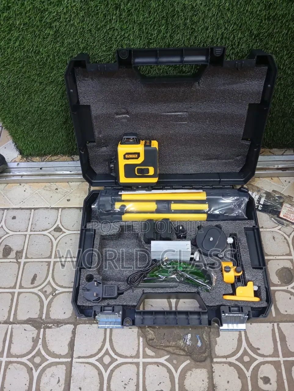 DeWalt Multi-Line Green Laser Level With Tripod Case
