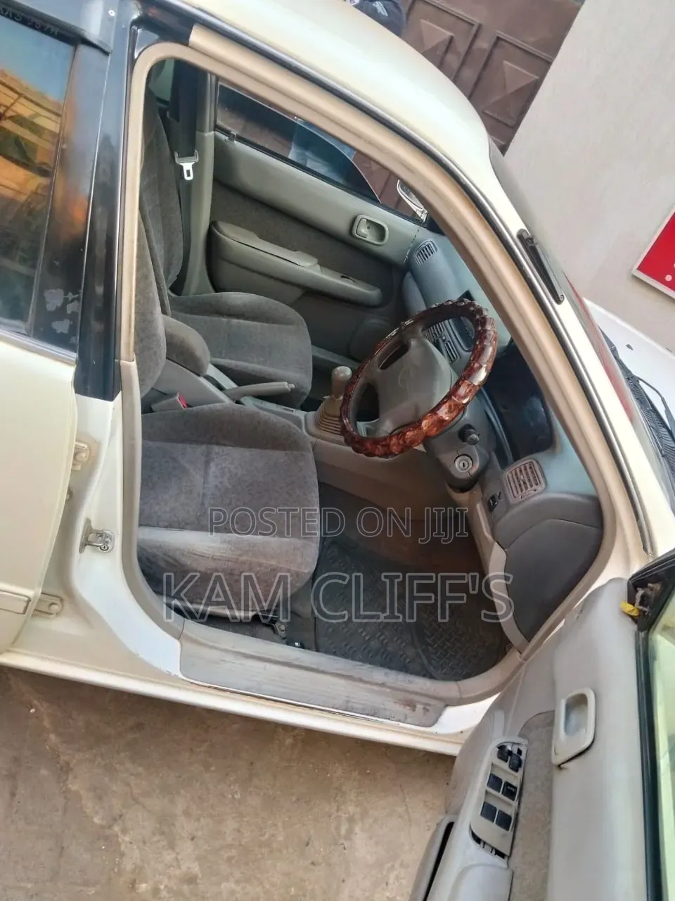 Toyota Corolla 1999 White