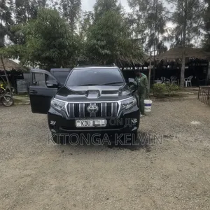 Toyota Land Cruiser Prado 2018 Black