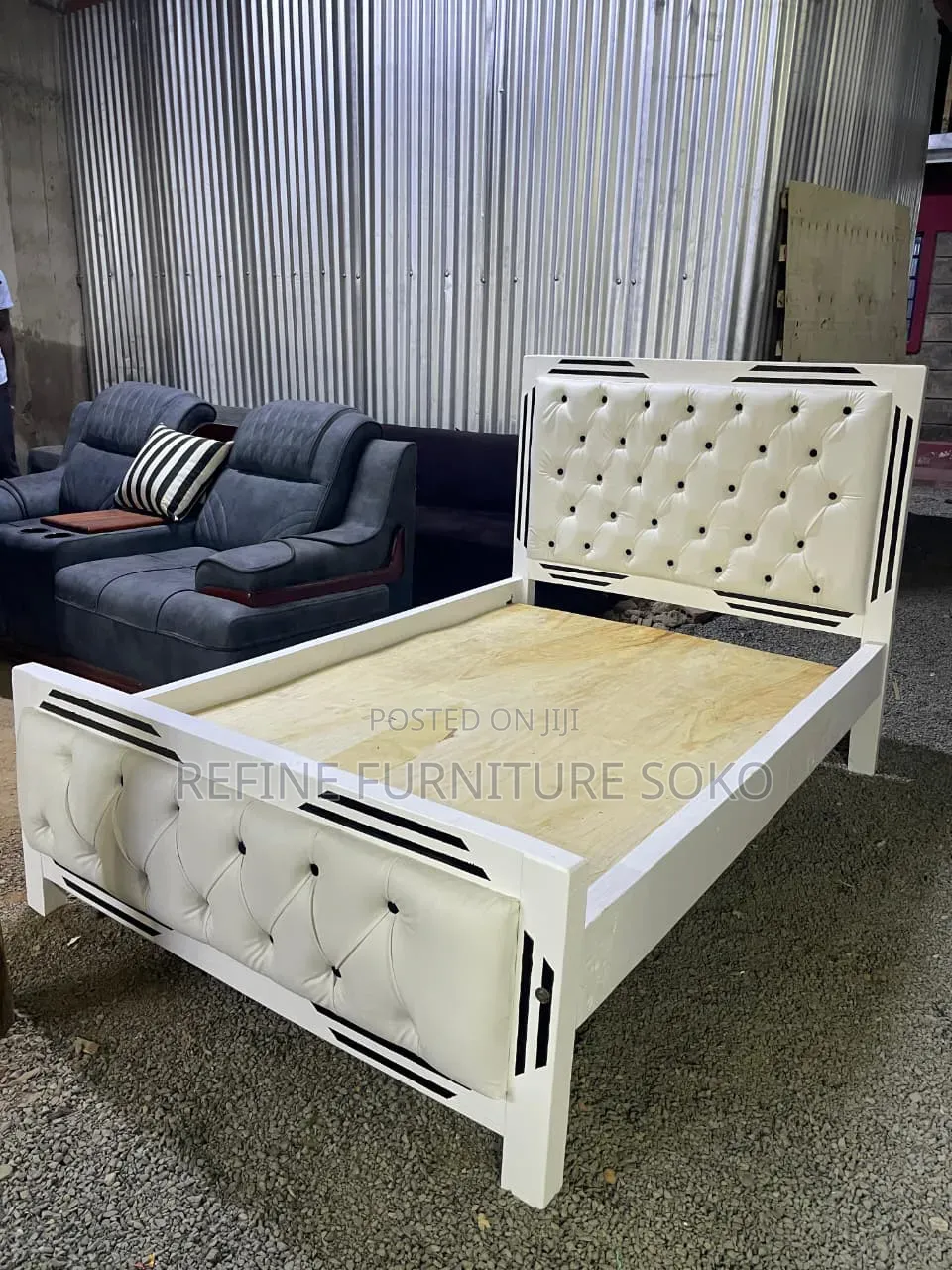 White Mocket Bed Available in Different Theme