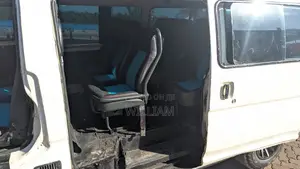 Nissan Caravan (Urvan) 2000 White