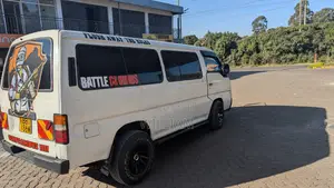 Nissan Caravan (Urvan) 2000 White