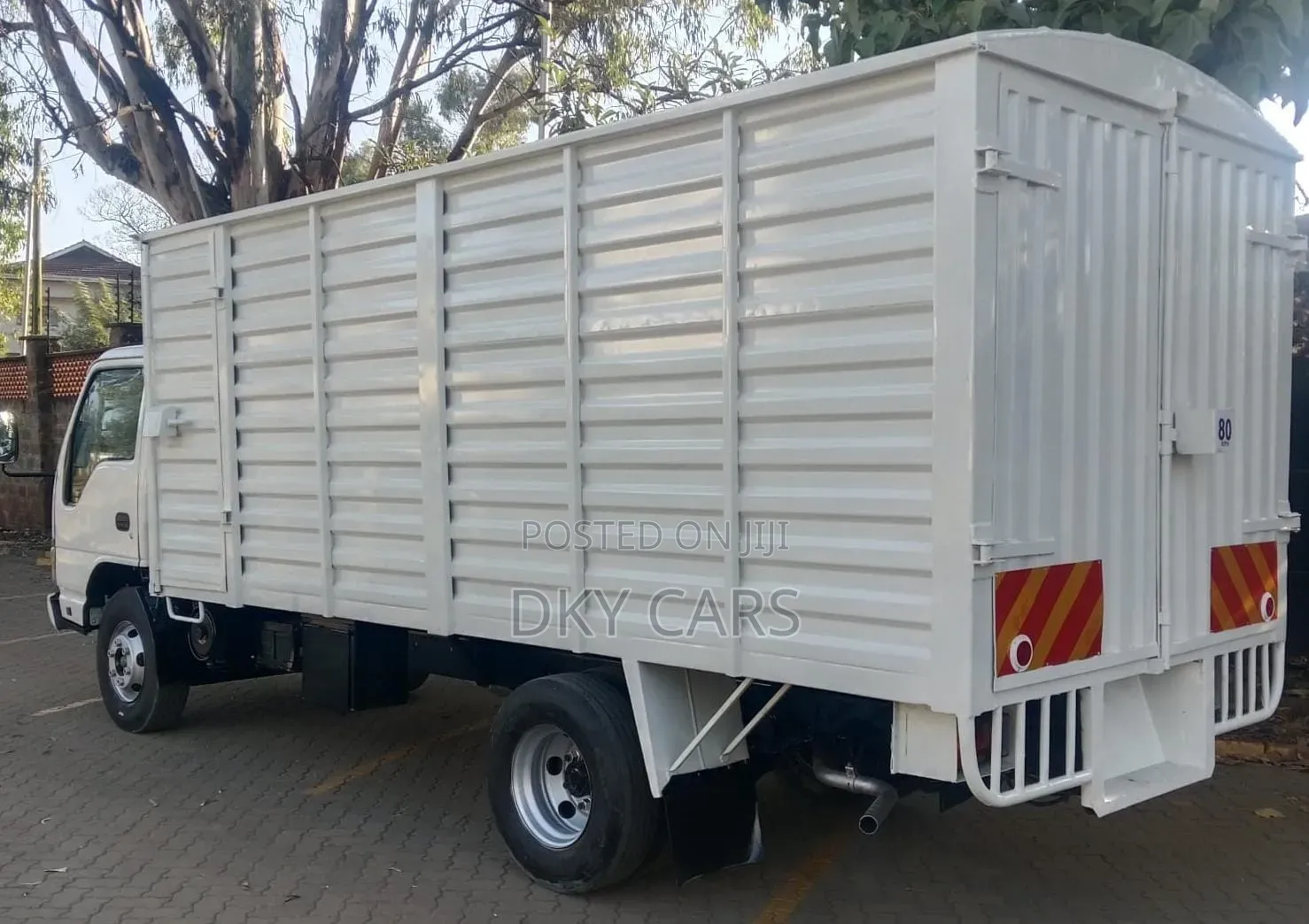 Isuzu NPR 2016 White