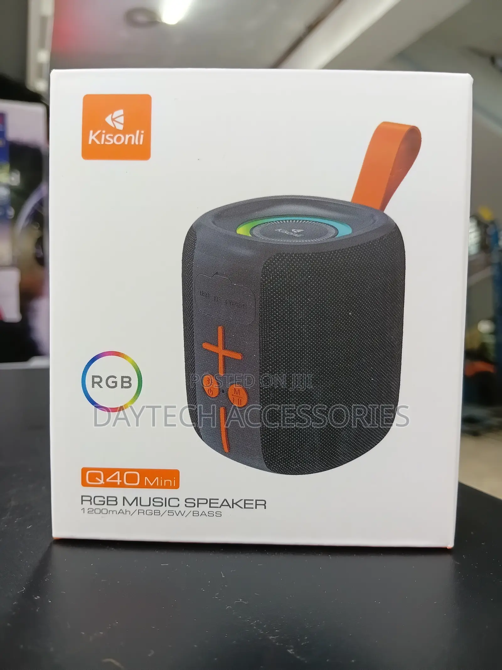The Kisonli Q40 Mini Is a Portable 5W Wireless RGB Music Speaker
