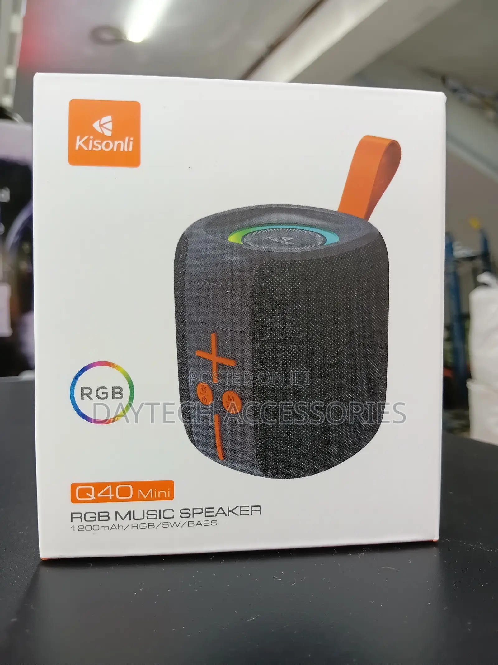 The Kisonli Q40 Mini Is a Portable 5W Wireless RGB Music Speaker