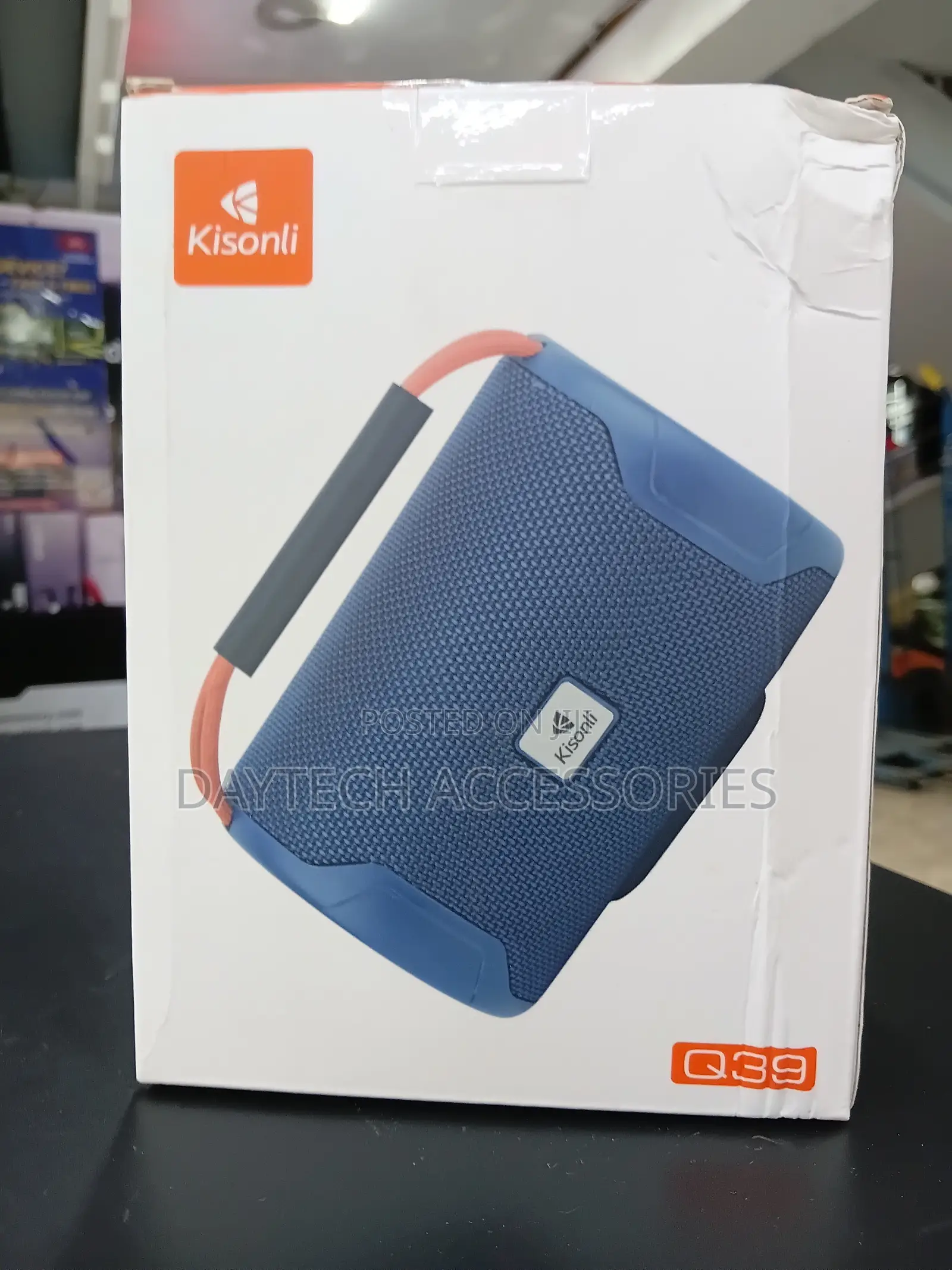 The Kisonli Q39 Portable Wireless Bluetooth Speaker 8W Output.